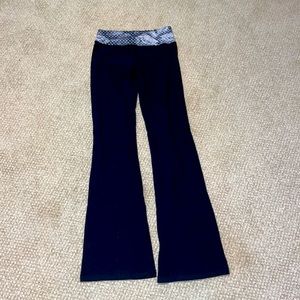 Reversible lululemon flare leggings size 4